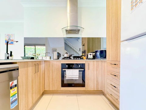 Modern Home In Central Oakleigh East - Accommodation BNB 3