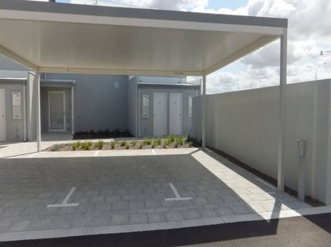 Modern Luxury 1 Bedroom Apartment - Walk To The Shops! Free Wifi - Accommodation BNB 2