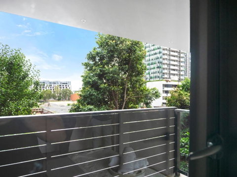 Modern Split Level 2Bed With Pool - Accommodation BNB 2