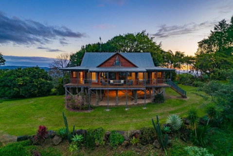 Mountain Retreat With Ocean Views And Fireplace - Accommodation BNB 0