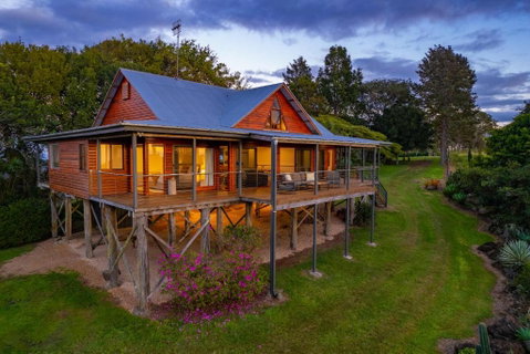Mountain Retreat With Ocean Views And Fireplace - Accommodation BNB 3