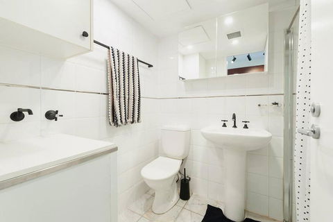 MP303 - Studio Apartment, Military Road, Cremorne - Accommodation BNB 3