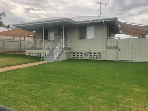 Mt Isa - Emerald Gem 3 Bedroom Home QUIET AREA - Accommodation BNB 0