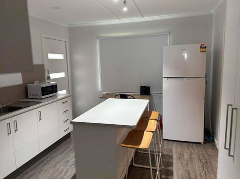 Mt Isa - Emerald Gem 3 Bedroom Home QUIET AREA - Accommodation BNB 2