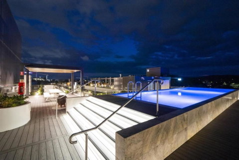 Mulberry 2BR-2BA Rooftop Pool, BBQ, WiFi & Netflix - Central Location - Accommodation BNB 0