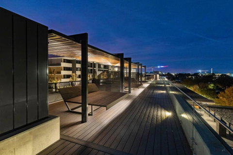 Mulberry 2BR-2BA Rooftop Pool, BBQ, WiFi & Netflix - Central Location - Accommodation BNB 1