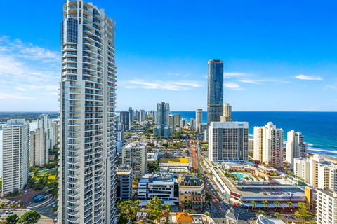 NEW Chevron Ocean Views Central Surfers. - Accommodation BNB 3