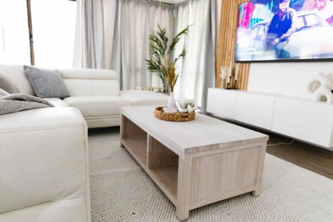 Newly Renovated Home Near Shops, M1, National Forest & Koalas! - Accommodation BNB 0