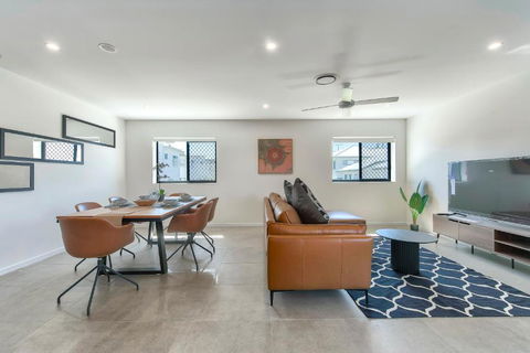 Newly Spacious Top Floor Good View Apartment - Accommodation BNB 2