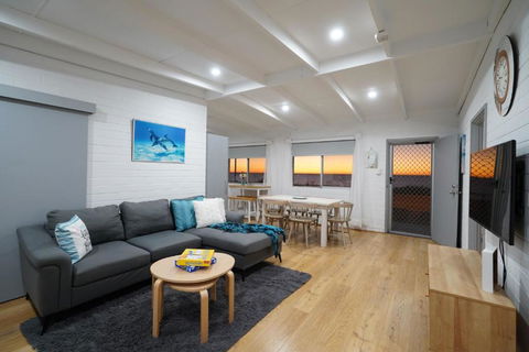 OCEA84 - Quinns Beach Shack: Ocean Views - Accommodation BNB 0