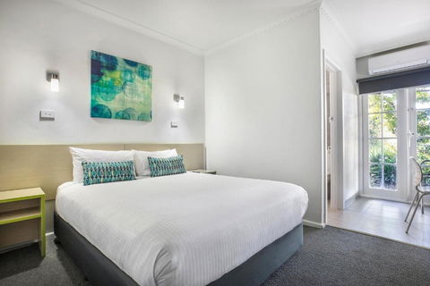 Nightcap At Skyways Hotel - Accommodation BNB 0
