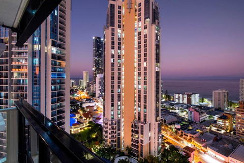 OCEAN VIEW APARTMENTS - Circle On Cavill - Self Contained & Privately Managed - Accommodation BNB 1