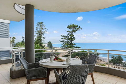 Ocean Vista Escape - A Lofty Beachfront Penthouse - Accommodation BNB 1