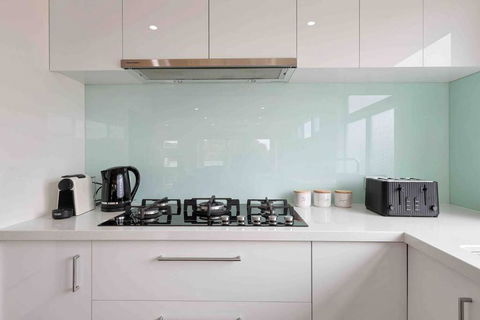 OG Spa Retreat- 3 Bedroom, Spa, Central, Aircon - Accommodation BNB 2