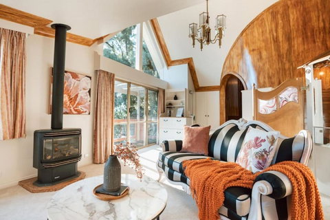 Olinda Enchanted Tower Spa Gas Log Fire And Netflix - Accommodation BNB 0