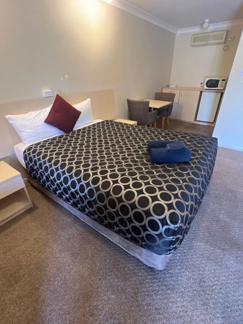 OVERLANDER MOTOR LODGE - Accommodation BNB 1