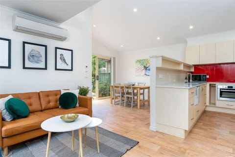 Peaceful 1BR Courtyard Unit In Quiet Dickson - Accommodation BNB 2