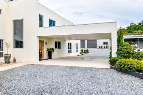 Paradise Point - Entire Home In Clarence Point, Tasmania Australia, 10 Guests 7 Bedrooms 7 Beds 3 Baths - Accommodation BNB 0