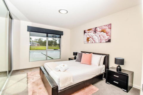 Paradise Point - Entire Home In Clarence Point, Tasmania Australia, 10 Guests 7 Bedrooms 7 Beds 3 Baths - Accommodation BNB 1