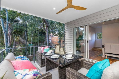 Park Avenue Townhouse Retreat Brisbane Sleeps 10 - Accommodation BNB 2