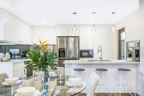 Park Avenue Townhouse Retreat Brisbane Sleeps 10 - Accommodation BNB 1