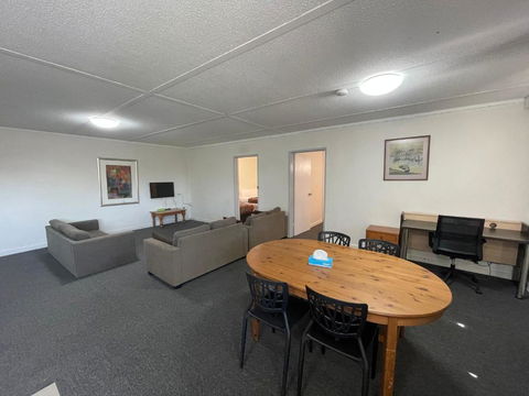 Parkside Inn Motel - Accommodation BNB 3