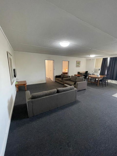 Parkside Inn Motel - Accommodation BNB 2