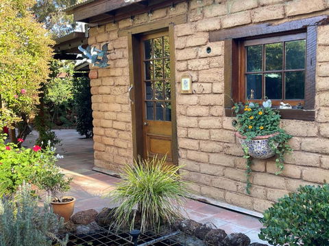 Patricias Garden Studio - Accommodation BNB 1