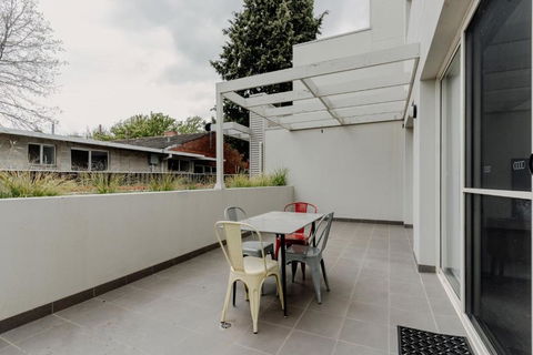 Peaceful 1-Bed Apartment Close To Lonsdale St - Accommodation BNB 3