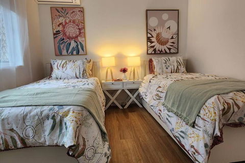 Peaceful Getaway - Stylish, Newly Updated House - Accommodation BNB 2