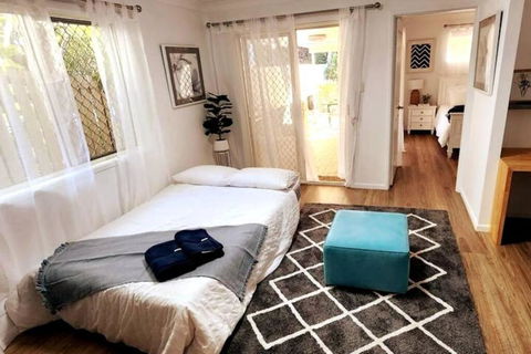 Peaceful Getaway - Stylish, Newly Updated House - Accommodation BNB 3