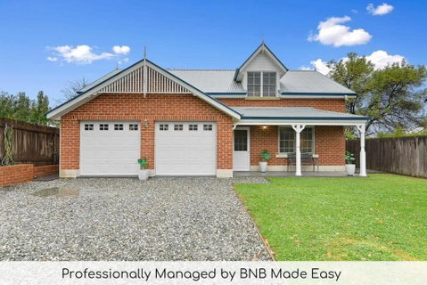 Peel St - Large Family Home Walk To CBD - Accommodation BNB 0