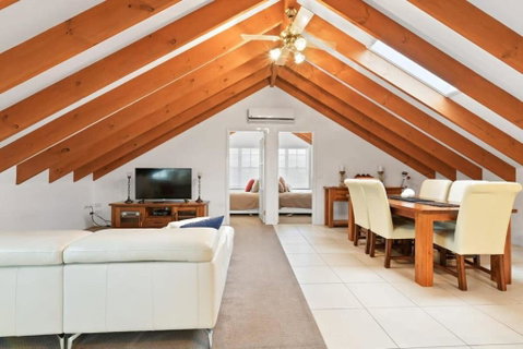 Peel St - Large Family Home Walk To CBD - Accommodation BNB 1