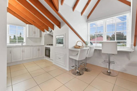Peel St - Large Family Home Walk To CBD - Accommodation BNB 2