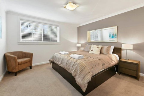 Peel St - Large Family Home Walk To CBD - Accommodation BNB 3