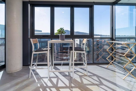 Perfectly Located 1BR BA Apartment - Accommodation BNB 1