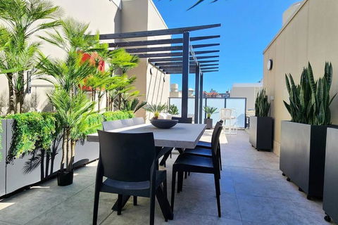 Penthouse With Private Terrace, Parking + 2 Pools - Accommodation BNB 1
