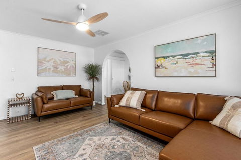 Percys Beach House Moonta Bay - Accommodation BNB 1