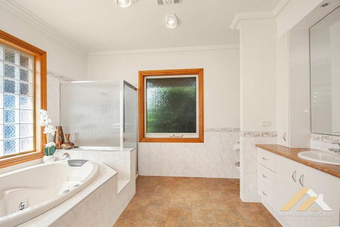 Perfect Entertainer-s Home With Pool - Accommodation BNB 2