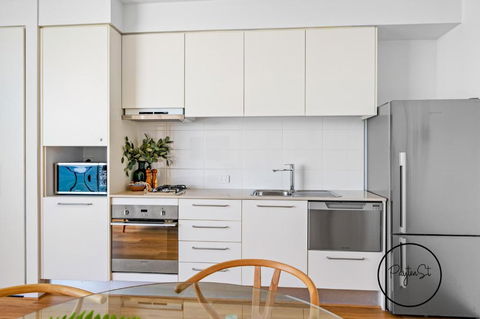 Perfect Penthouse - WiFi Included - Accommodation BNB 3