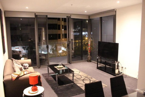 Perfectly Located Modern Apartment - Canberra CBD - Accommodation BNB 1