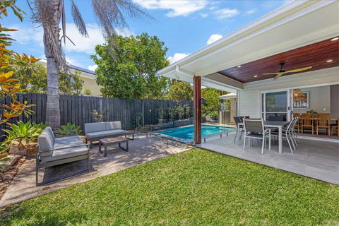 Pet Friendly Holiday Home With Pool On Alex - Accommodation BNB 3