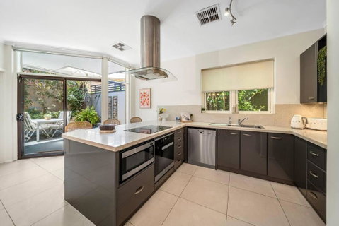 Petal And Bloom - 3BR Family CBD - Accommodation BNB 1