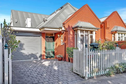 Picket Fence Cottage - Steps From Adelaide Oval - Accommodation BNB 0