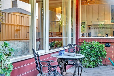 Picket Fence Cottage - Steps From Adelaide Oval - Accommodation BNB 1