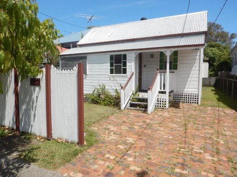 Pine Cottage - Accommodation BNB 2