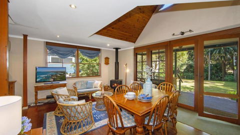 Pine Lodge Pearl Beach - Accommodation BNB 3