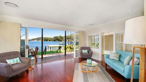 Pine Tree Cottage - Waterfront - Accommodation BNB 2