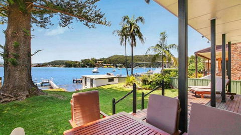 Pine Tree Cottage - Waterfront - Accommodation BNB 0