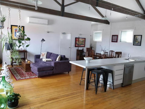 Pips On Mitchell - Beautiful Historic Apartment - Accommodation BNB 2